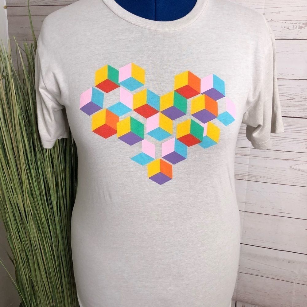 Next Level Apparel geometric heart tee szS